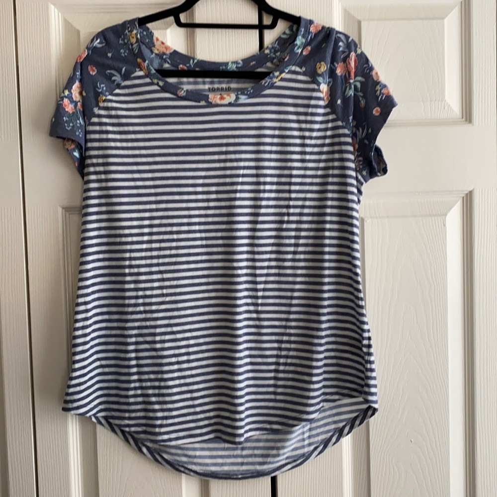 NWOT Torrd Classic fit tee